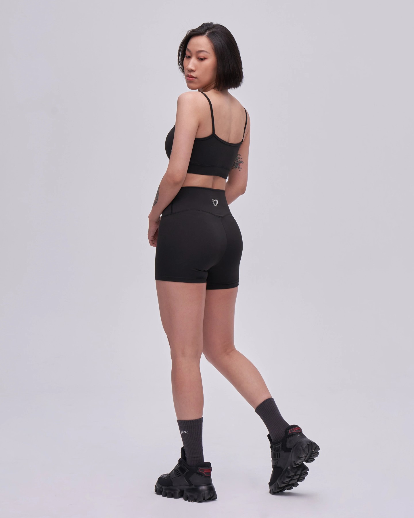 Essential High-Waisted Shorts 4" (Black)