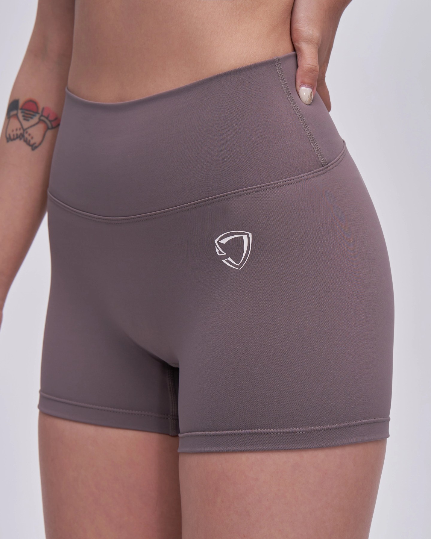 Essential High-Waisted Shorts 4" (Cameo Brown)