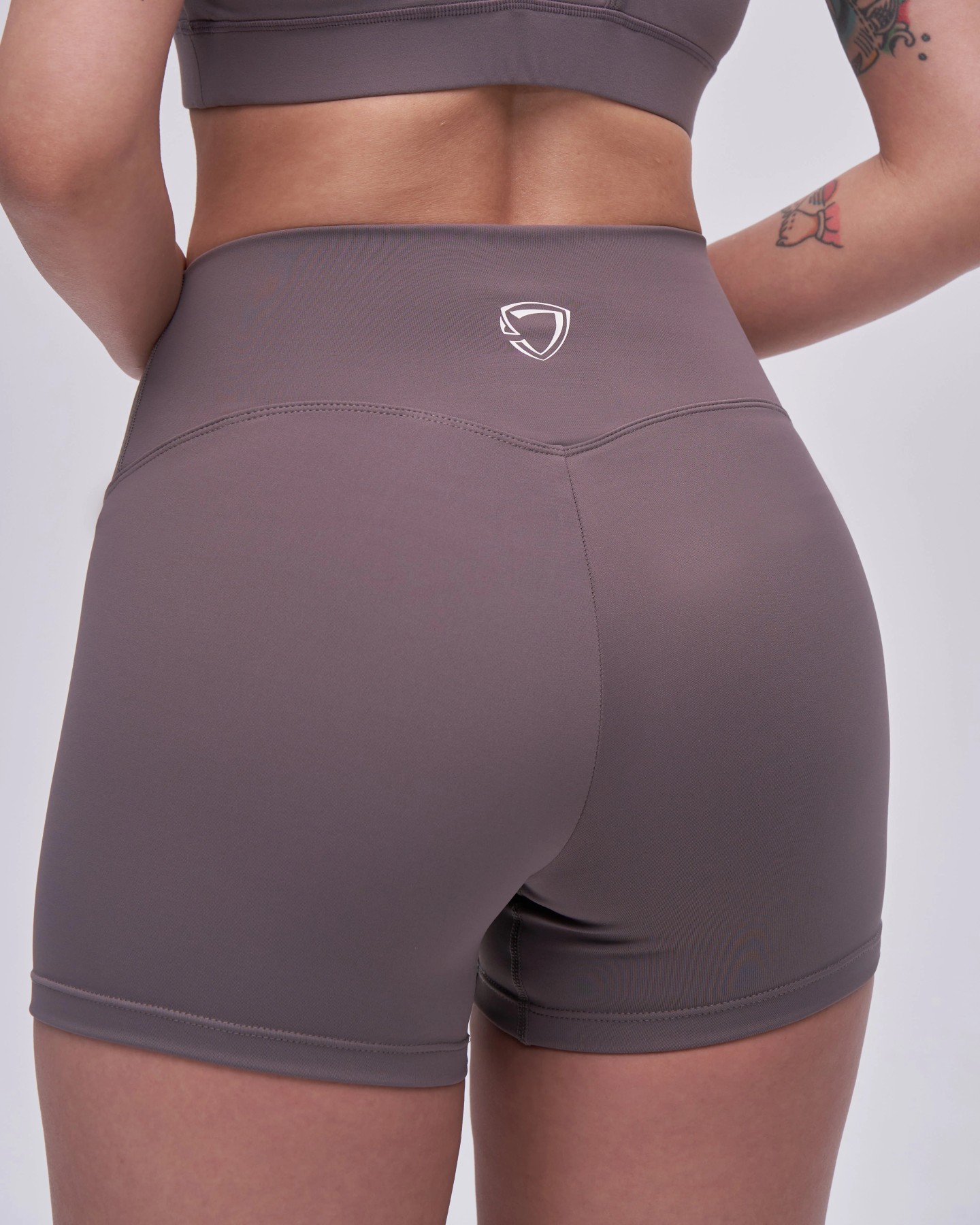 Essential High-Waisted Shorts 4" (Cameo Brown)
