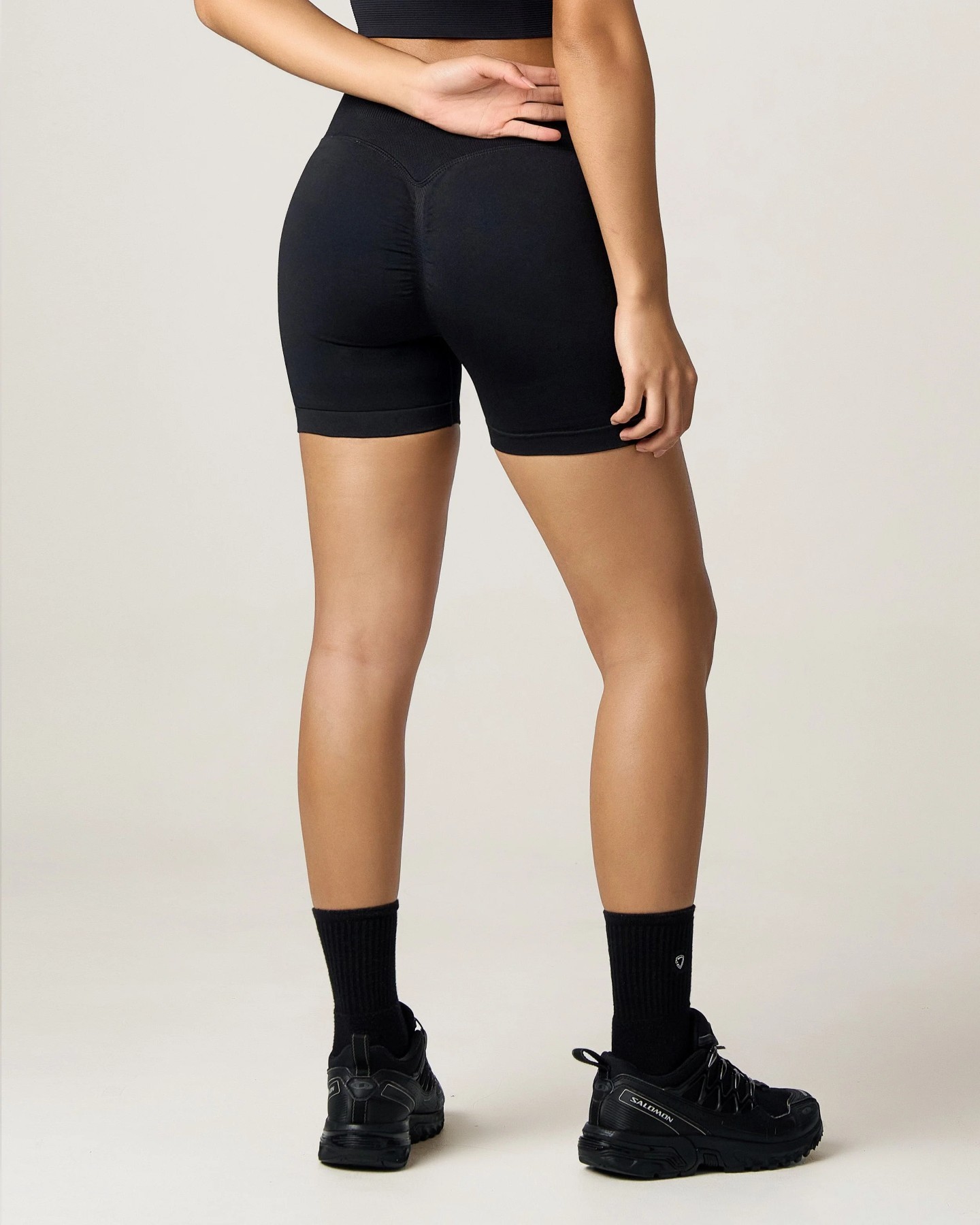 Label Seamless High-Waisted Shorts 4" (Black)