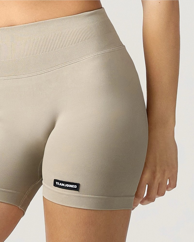 Label Seamless High-Waisted Shorts 4" (Ivory)